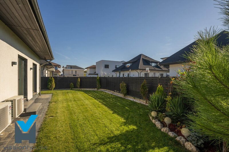 Tunari, vila premium cu gradina si design contemporan.