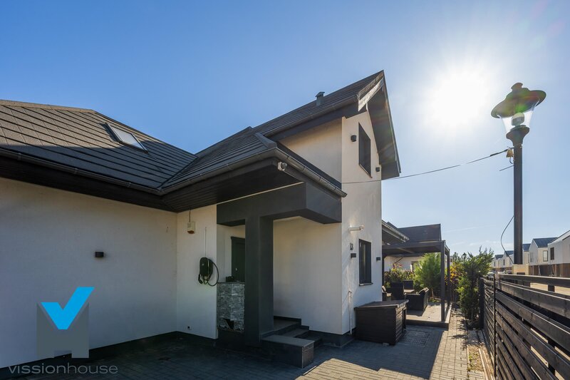 Tunari, vila premium cu gradina si design contemporan.